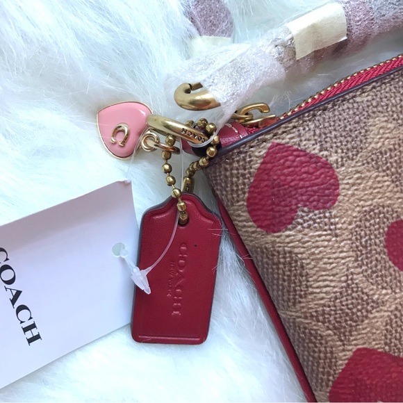 ❤️ Coach Small Wristlet In Signature Canvas With Heart Print - Picture 11 of 11